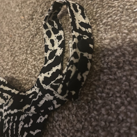 ASOS Black And White Corset Turtle Neck Crop Top Paint Splatter Look Size US 4 - Picture 7 of 7